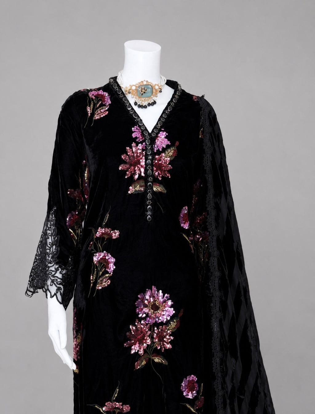 D6 VELVET-Black Floral Embroidered 3-Piece Suit with Luxury Dupatta