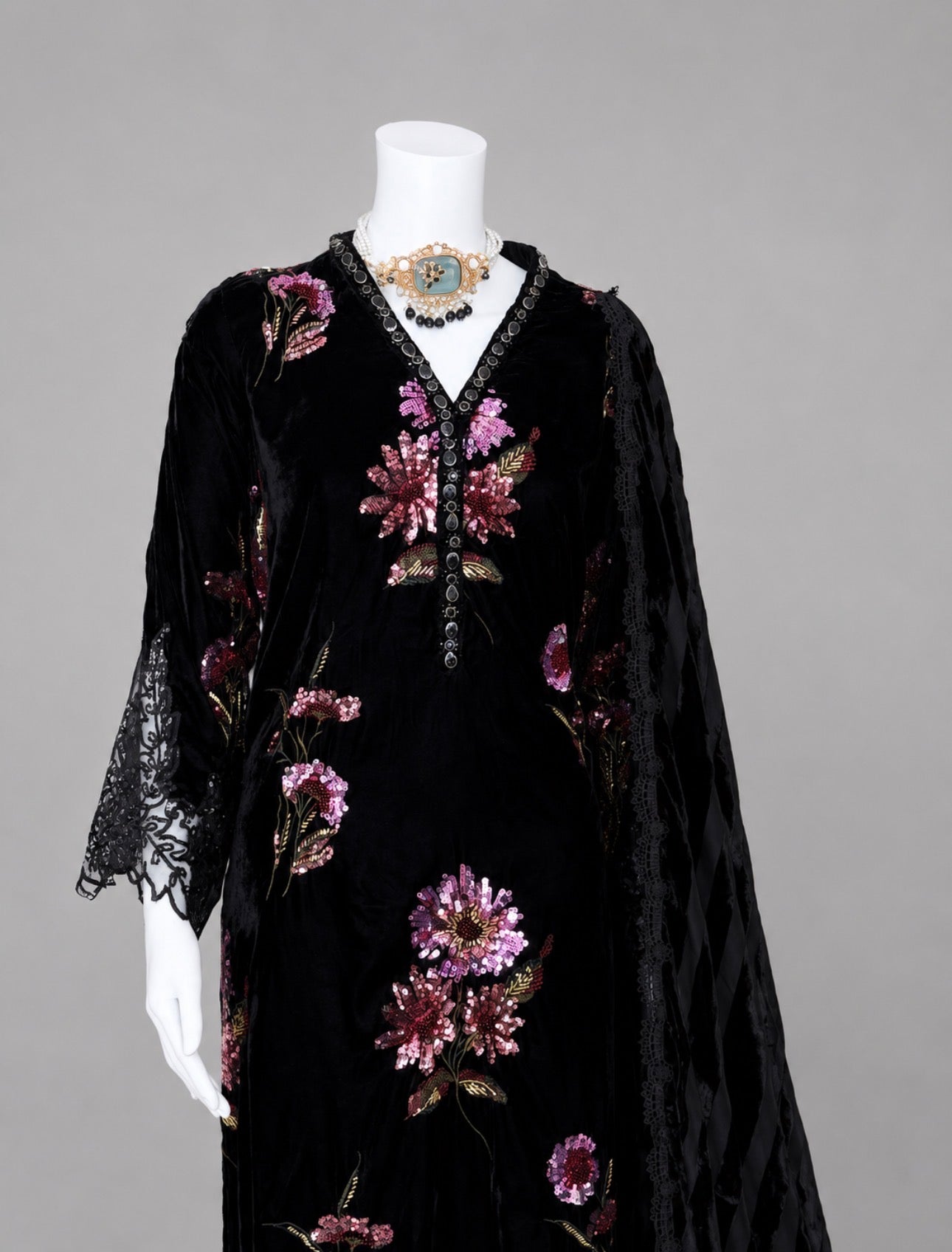 D6 VELVET-Black Floral Embroidered 3-Piece Suit with Luxury Dupatta