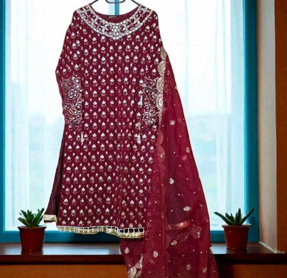 فستان شيفون فاخر من 4 قطع - دوباتا أورجانزا مطرزة | كراش بلازو | حقيبة بوتلي متناسقة