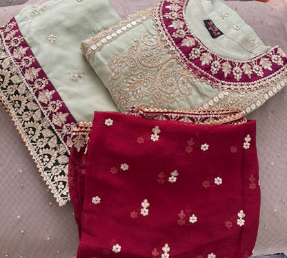 بدلة أورجانزا فاخرة مطرزة بكثافة من ثلاث قطع مع دوباتا شيفون - ملابس الزفاف والحفلات