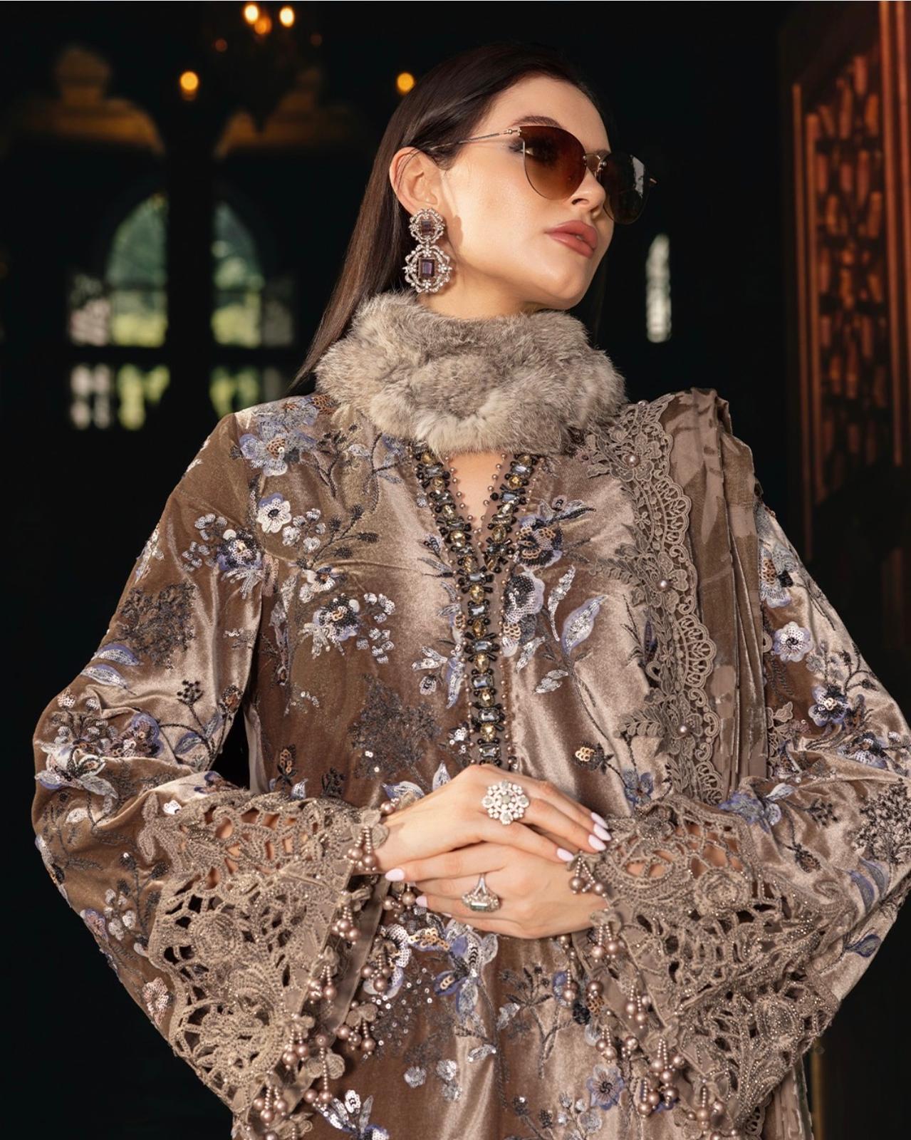 D3 ماریا بی (انسپائرڈ) – ویلویٹ ونٹر سگنیچر کلیکشن 2025 | XL سے چھوٹا