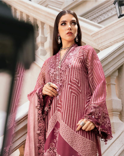 D4 ماریا بی (انسپائرڈ) – پنک سافٹ آرگنزا ونٹر لکس کلیکشن 2025 | XL سے چھوٹا