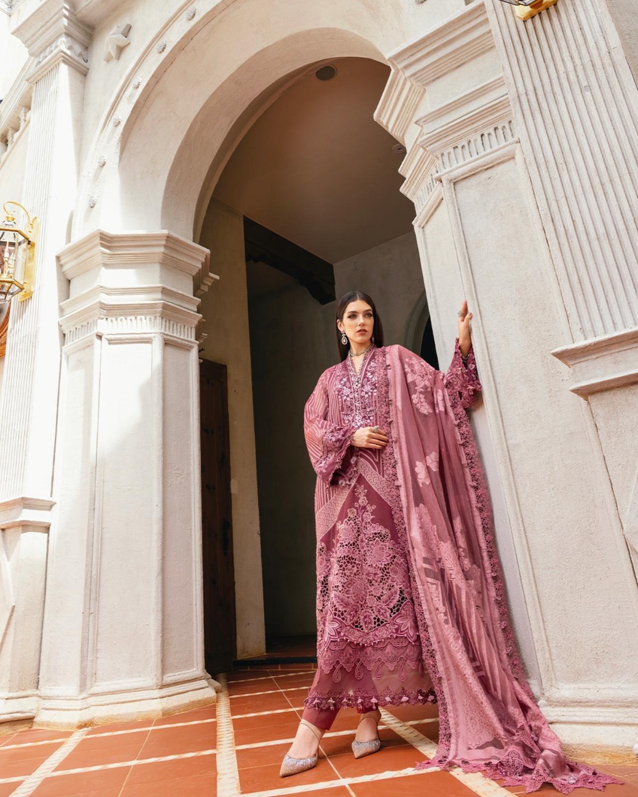 D4 ماریا بی (انسپائرڈ) – پنک سافٹ آرگنزا ونٹر لکس کلیکشن 2025 | XL سے چھوٹا